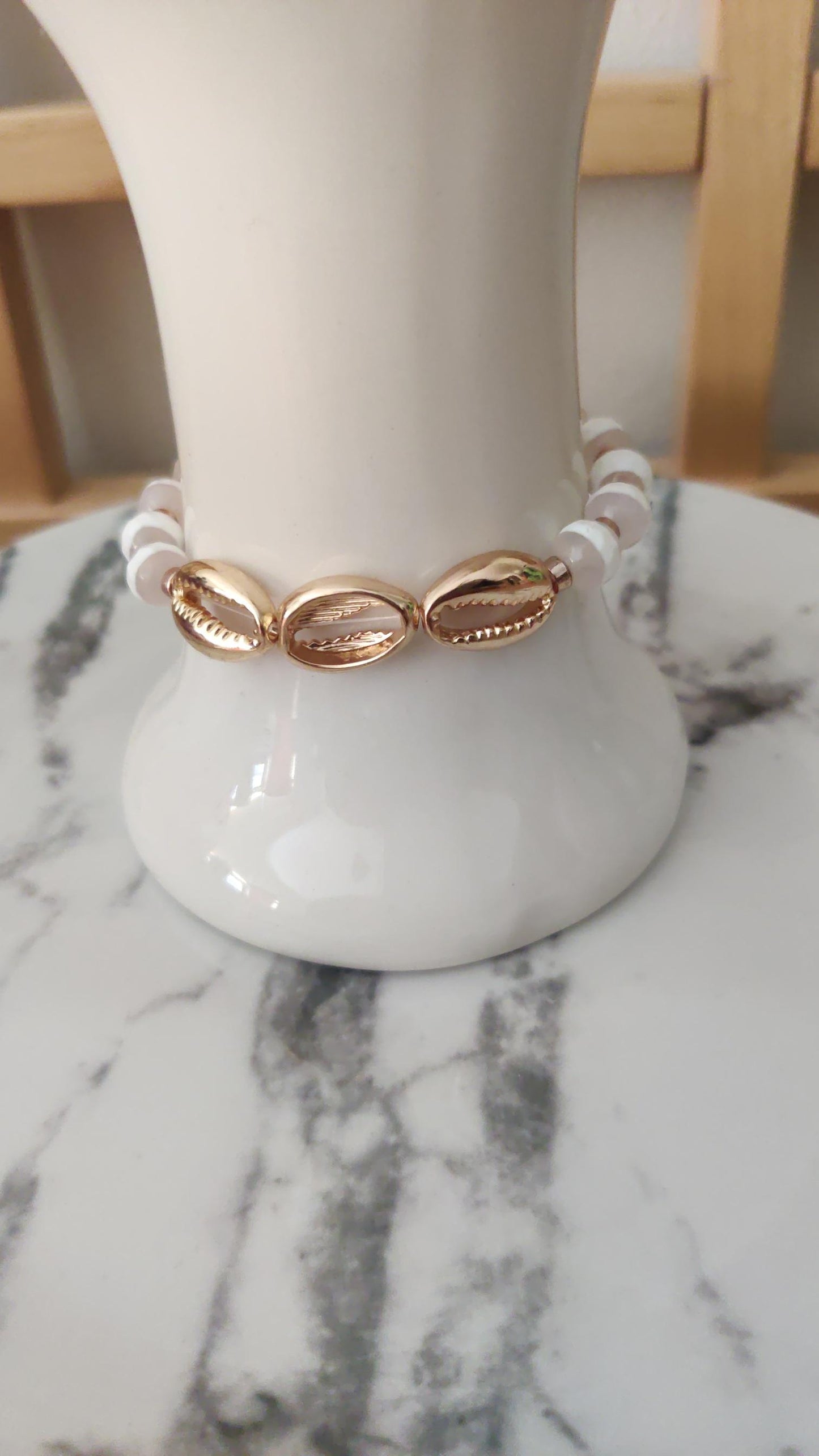 Handmade Agate Bead Bracelet – Golden Cowrie Shell, Gold Clasp
