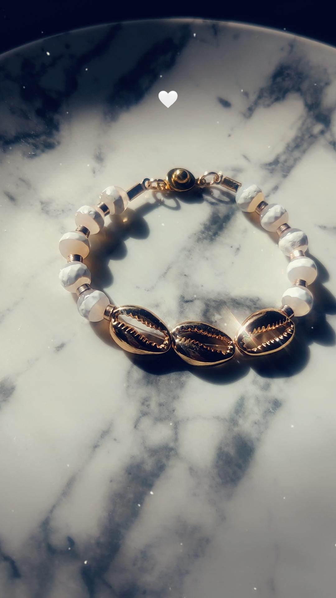 Handmade Agate Bead Bracelet – Golden Cowrie Shell, Gold Clasp